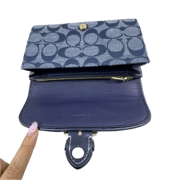 Kleo Wallet In Signature Chambray -NWT